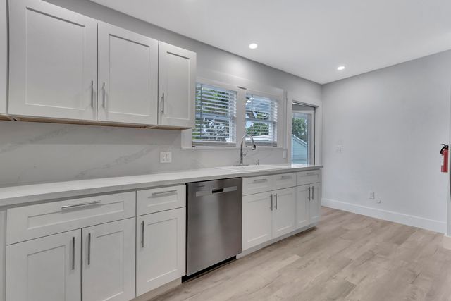 320 SE 4th Avenue, Delray Beach, FL 33483