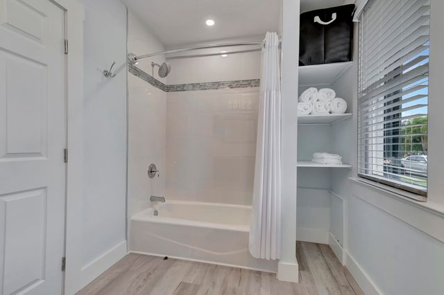 320 SE 4th Avenue, Delray Beach, FL 33483