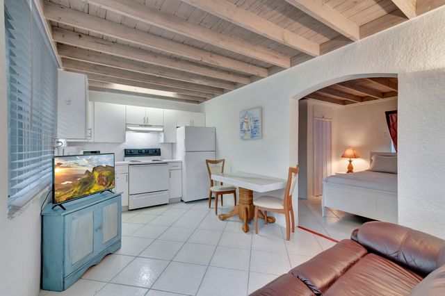 320 SE 4th Avenue, Delray Beach, FL 33483