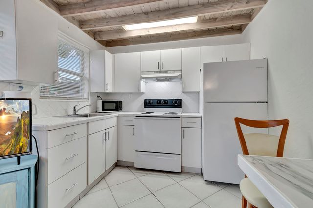 320 SE 4th Avenue, Delray Beach, FL 33483