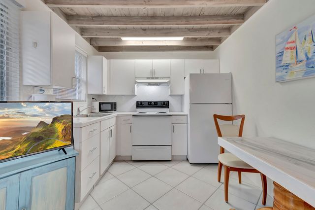 320 SE 4th Avenue, Delray Beach, FL 33483