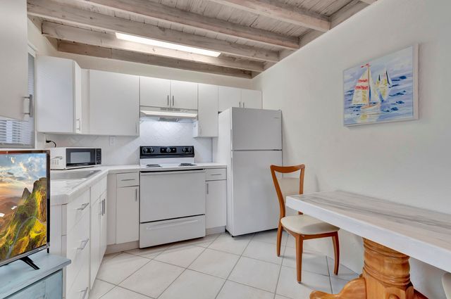 320 SE 4th Avenue, Delray Beach, FL 33483