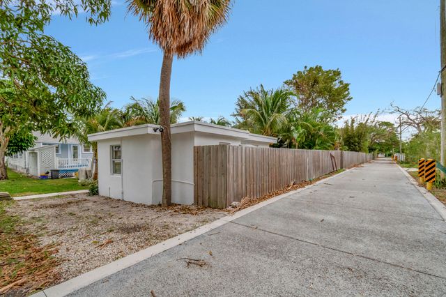 320 SE 4th Avenue, Delray Beach, FL 33483