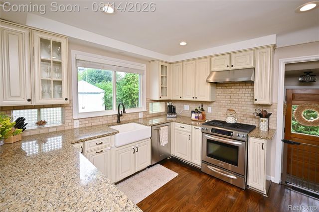 4411 N Verona Circle, Royal Oak, MI 48073