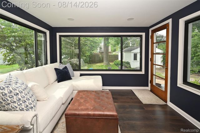 4411 N Verona Circle, Royal Oak, MI 48073