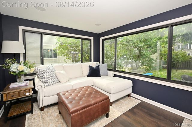 4411 N Verona Circle, Royal Oak, MI 48073