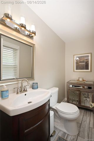4411 N Verona Circle, Royal Oak, MI 48073