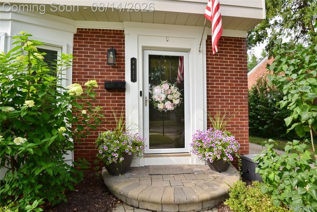 4411 N Verona Circle, Royal Oak, MI 48073