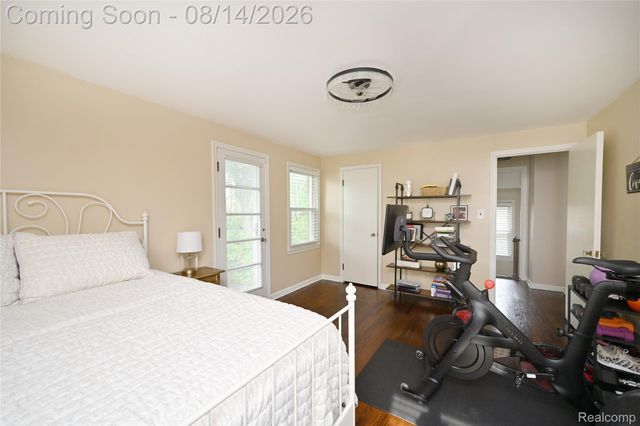 4411 N Verona Circle, Royal Oak, MI 48073