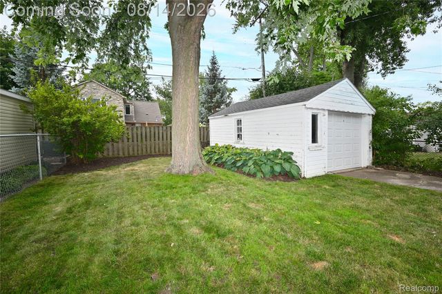 4411 N Verona Circle, Royal Oak, MI 48073