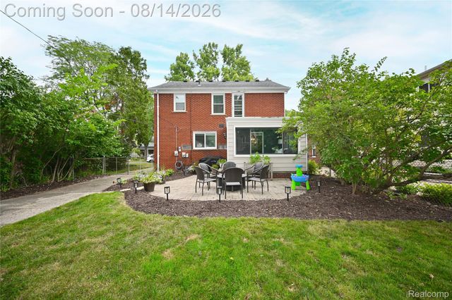 4411 N Verona Circle, Royal Oak, MI 48073