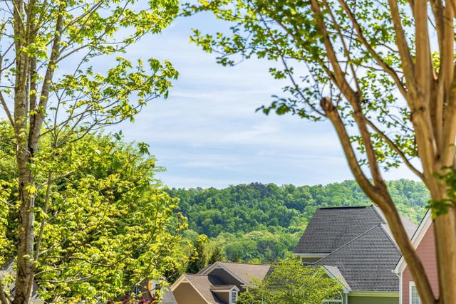 1875 Holden Farm Place, Ooltewah, TN 37363