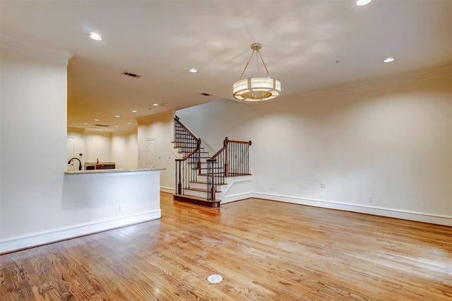 5710 Darling Street, Houston, TX 77007