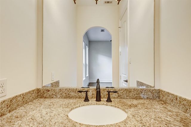 5710 Darling Street, Houston, TX 77007