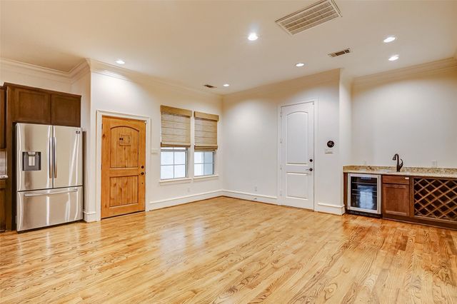 5710 Darling Street, Houston, TX 77007