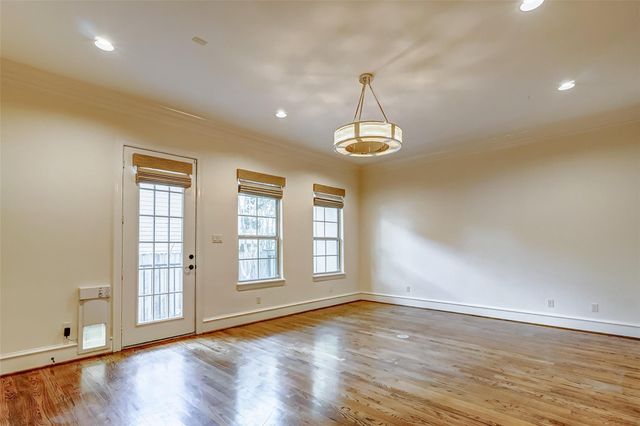 5710 Darling Street, Houston, TX 77007