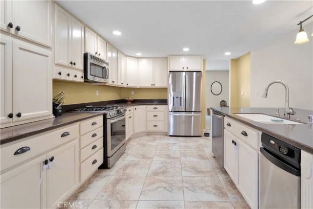 18830 Munsee Road, Apple Valley, CA 92307