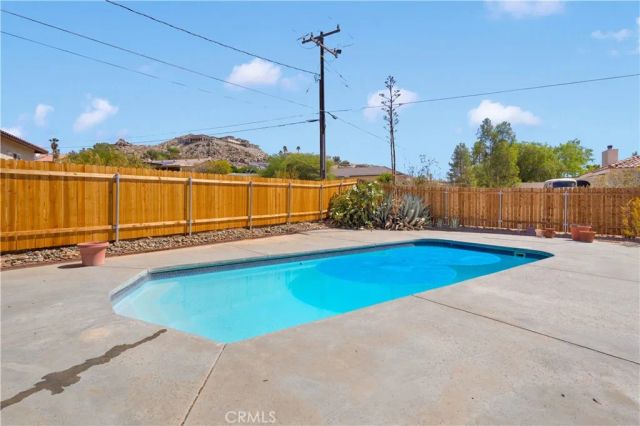 18830 Munsee Road, Apple Valley, CA 92307