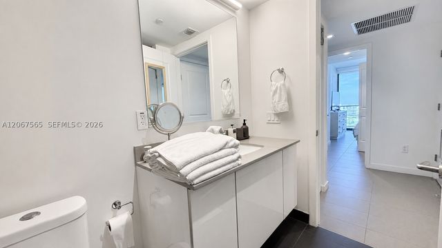 1600 NE 1st Ave 2512, Miami, FL 33132