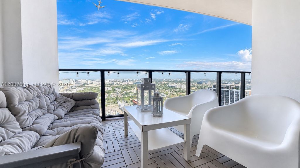 1600 NE 1st Ave 2512, Miami, FL 33132