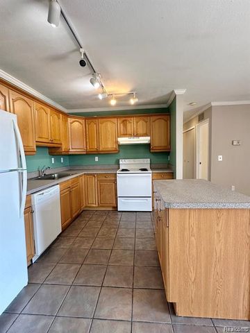 15155 Seagull Drive, Sterling Heights, MI 48313