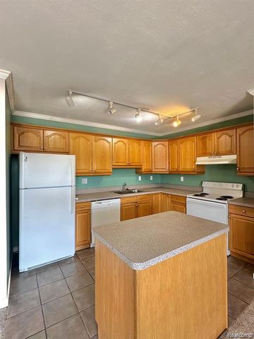 15155 Seagull Drive, Sterling Heights, MI 48313
