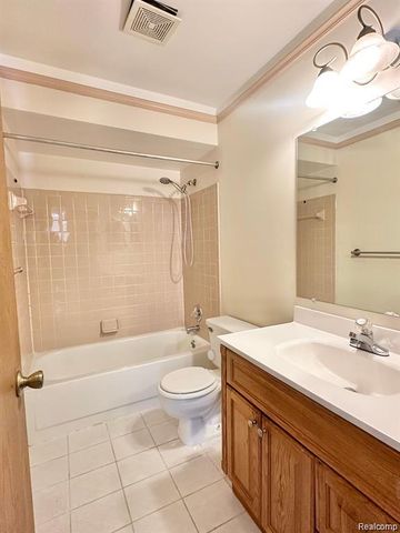 15155 Seagull Drive, Sterling Heights, MI 48313