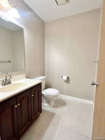 15155 Seagull Drive, Sterling Heights, MI 48313