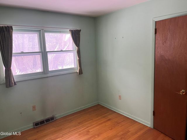 1377 Tracy Avenue, Niskayuna, NY 12309