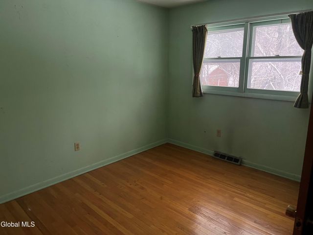 1377 Tracy Avenue, Niskayuna, NY 12309