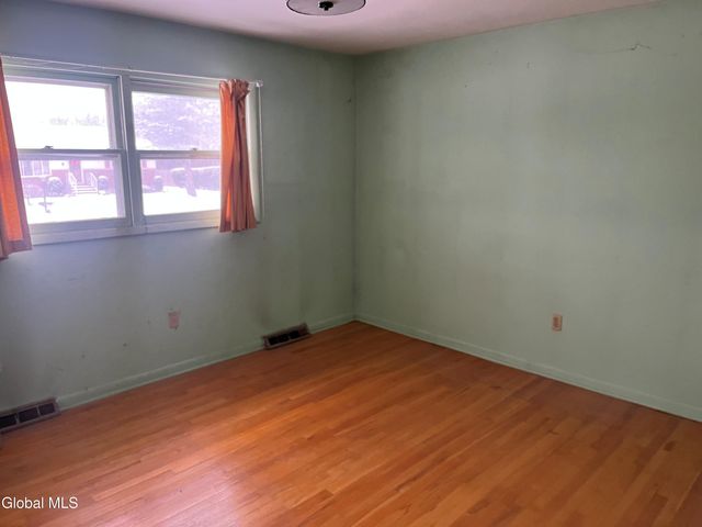 1377 Tracy Avenue, Niskayuna, NY 12309