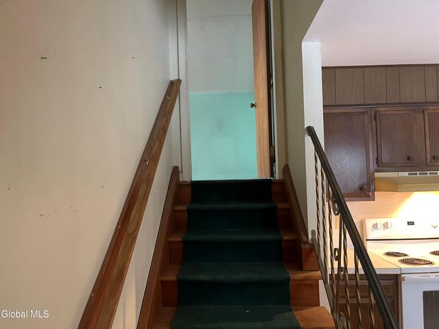 1377 Tracy Avenue, Niskayuna, NY 12309