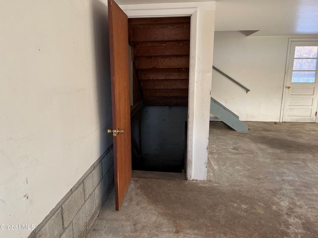 1377 Tracy Avenue, Niskayuna, NY 12309