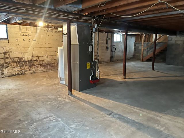 1377 Tracy Avenue, Niskayuna, NY 12309