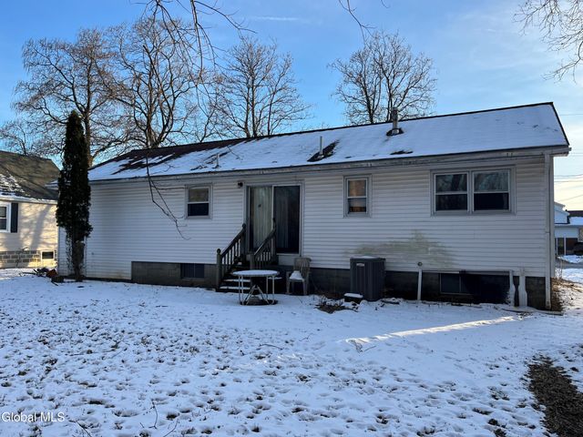 1377 Tracy Avenue, Niskayuna, NY 12309