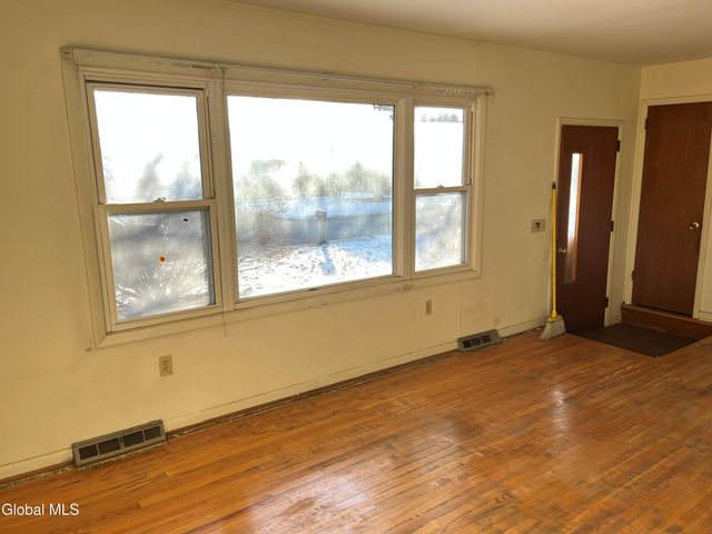 1377 Tracy Avenue, Niskayuna, NY 12309