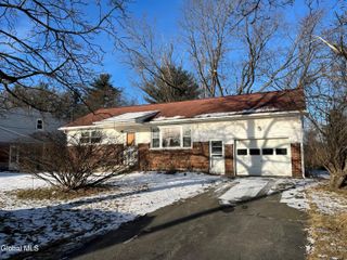 1377 Tracy Avenue, Niskayuna, NY 12309