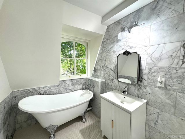 176 South Street 3, Newburgh, NY 12550