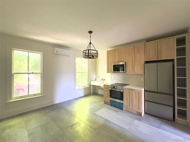 176 South Street 3, Newburgh, NY 12550