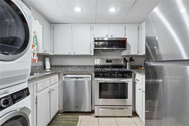 327 Lakemoore Drive B, Atlanta, GA 30342