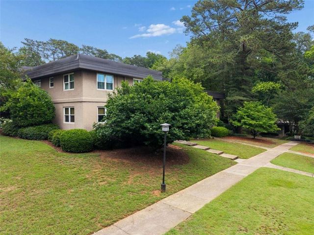 327 Lakemoore Drive B, Atlanta, GA 30342