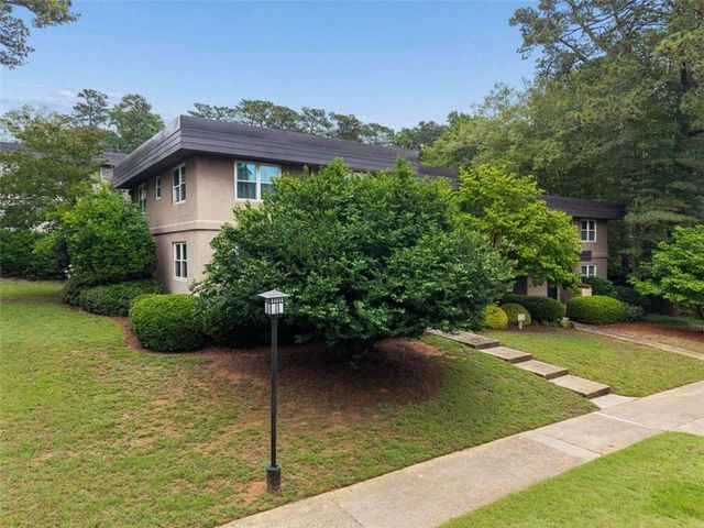327 Lakemoore Drive B, Atlanta, GA 30342