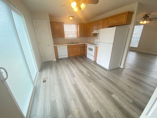 706 Vincent Cason Ave Apt A, Lebanon, TN 37087