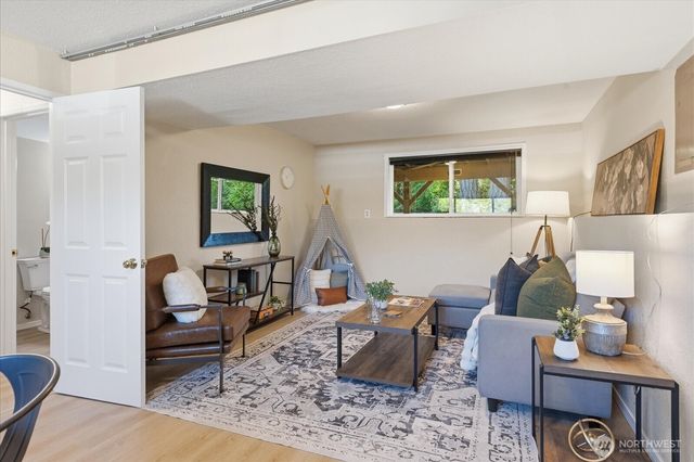 9216 169th Place NE, Redmond, WA 98052