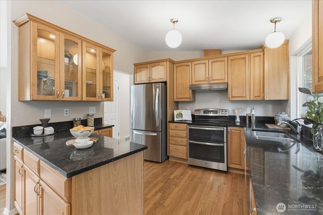 9216 169th Place NE, Redmond, WA 98052