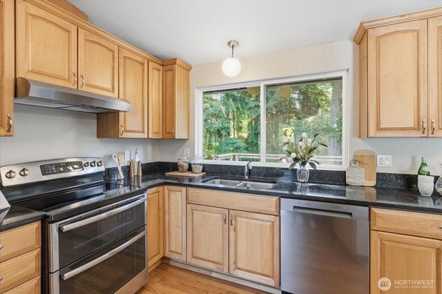 9216 169th Place NE, Redmond, WA 98052