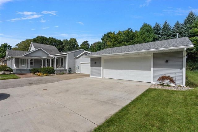 422 Randall Road, Norton Shores, MI 49441