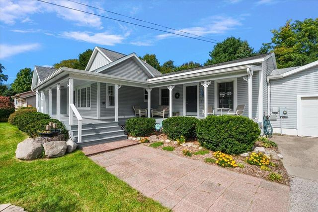 422 Randall Road, Norton Shores, MI 49441