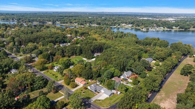 422 Randall Road, Norton Shores, MI 49441