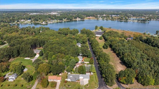 422 Randall Road, Norton Shores, MI 49441